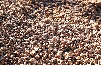 Οργανοχημικά λιπάσματα: Τι πραγματικά είναι και πώς δρουν στο έδαφος