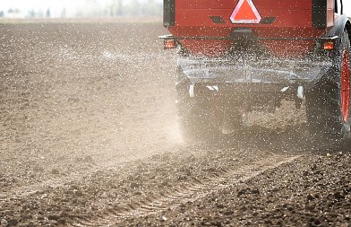 Αγροτικά εφόδια: Πόσο κοστίζουν τελικά στον Έλληνα γεωργό;