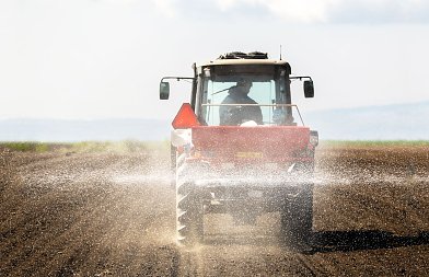 Αγρότες σε Πρωθυπουργό: Σοβαρό πρόβλημα η αύξηση στις τιμές πετρελαίου, ακόμη απλήρωτες οι αποζημιώσεις λόγω Ντάνιελ