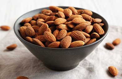 Ολοκληρώνεται η συγκομιδή στα αμύγδαλα, υπάρχει καλή ζήτηση στην αγορά, που κυμαίνονται οι τιμές παραγωγού