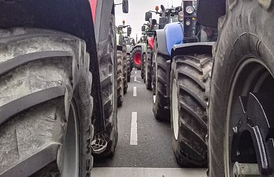 Κυβερνητικός αγώνας δρόμου για να κλείσουν τα αγροτικά μέτωπα