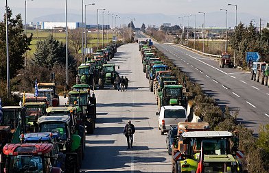 Οι Θεσσαλοί στήνουν μπλόκο στη Νίκαια, ενώ στις 23 Νοεμβρίου αποφάσεις για κινητοποιήσεις σε πανελλαδικό επίπεδο