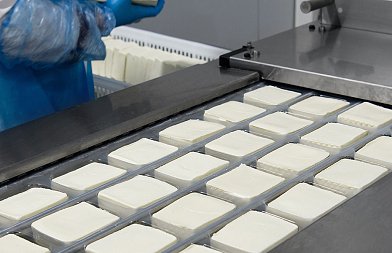 Οι Τούρκοι παράγουν «Φέτα» από αιγοπρόβειο, αγελαδινό και βουβαλίσιο γάλα, κάνουν και εξαγωγές σε όλες τις χώρες
