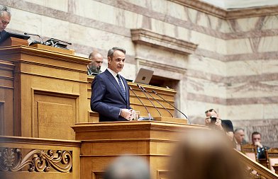Πρωθυπουργός σε ρόλο πυροσβέστη και γεφυροποιού – Πως σκοπεύει το Μαξίμου να ξεφύγει από την ατζέντα του ΟΠΕΚΕΠΕ