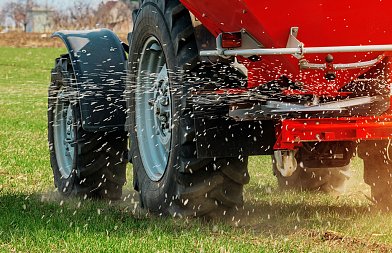 Προσωρινή αναστολή δασμών βασικών αζωτούχων λιπασμάτων ανακοίνωσε η Ευρωπαϊκή Επιτροπή