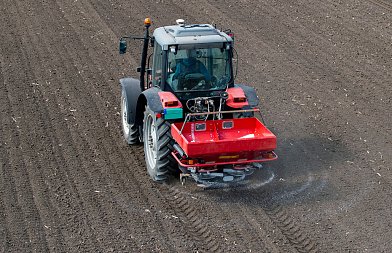 Οργανοχημικά λιπάσματα: Τι πραγματικά είναι και πώς δρουν στο έδαφος