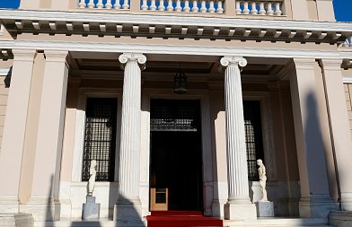 Προγραμματισμός πληρωμών, ενισχύσεις κτηνοτρόφων και επιδότηση λιπασμάτων, συζητήθηκαν στο Μαξίμου υπό τον πρωθυπουργό