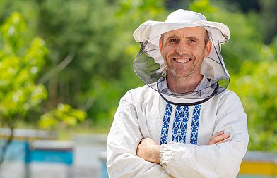 Μελισσοκομία: Από άνοιξη αιτήσεις για προγράμματα 2026, σε αναμονή για νέα βιολογικά, συζήτηση στην ΕΕ για συνδεδεμένη