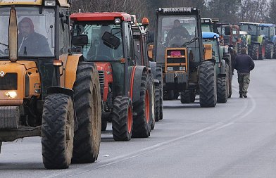 Συνάντηση Τσιάρα και Χατζηδάκη με Κρητικούς, Σάββατο πανελλαδική σύσκεψη μπλόκων στη Νίκαια