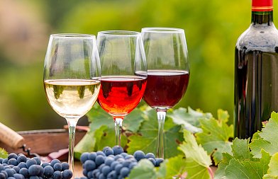 ΚΕΟΣΟΕ: Η απάντηση των εξαγωγέων οίνων και της σαμπάνιας στους δασμούς 200% του Τραμπ