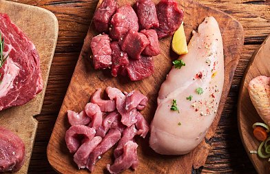 Πουλερικά, χοιρινό, βοδινό και αιγοπρόβειο: οι τάσεις που διαμορφώνουν την αγορά κρέατος στα χρόνια που έρχονται