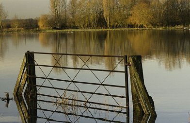 Οι ισχυρές βροχοπτώσεις έφεραν πλημμύρες και καταστροφές στη δυτική Ελλάδα