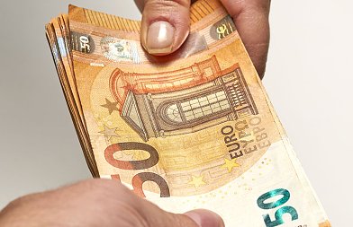 «Σε μια εβδομάδα πληρώνουμε 500 εκ. ευρώ στους παραγωγούς», λέει ο Τσιάρας, τι αφορούν