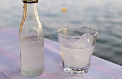 Ισχυρή ανάκαμψη η ελληνική αποσταγματοποιία, θετικές προοπτικές το 2026 για παραγωγή και εξαγωγές