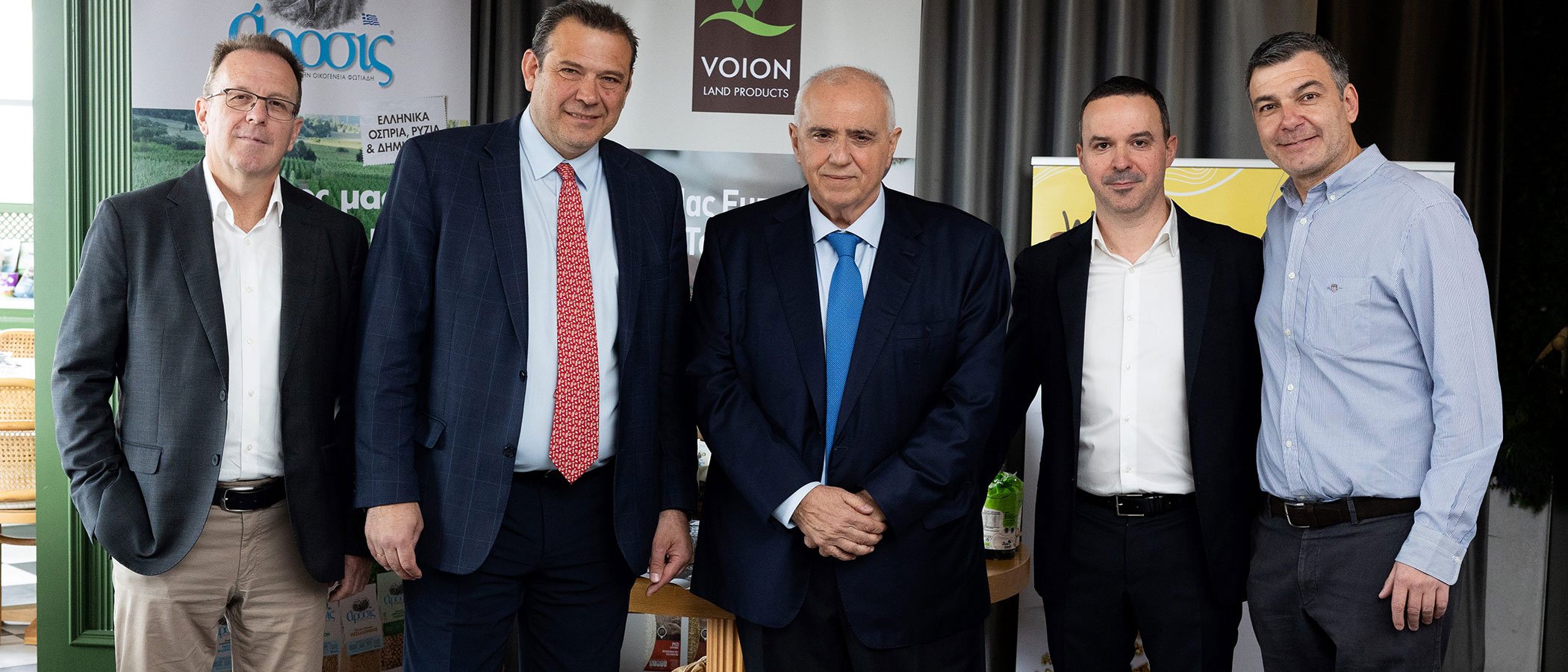 (από αριστερά) Τρύφων Φωτιάδης - Διευθύνων Σύμβουλος της Άροσις, Σταύρος Μπλάτσιος - Senior Partner του SMERC, Νίκος Καραμούζης -  Πρόεδρος του SMERC, Αλέξιος Κωτούλας - Γενικός Διευθυντής Άροσις, Αντρέας Σιούτης, Ιδρυτής και Διευθύνων Σύμβουλος της Organic3S