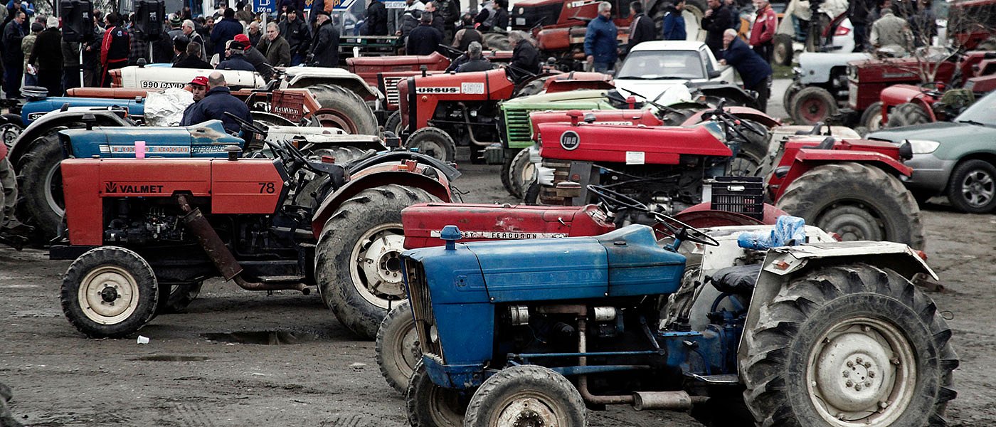 Ξεκίνησαν τα τρακτέρ το συμβολικό κλείσιμο των δρόμων, νέα μπλόκα στη Λάρισα