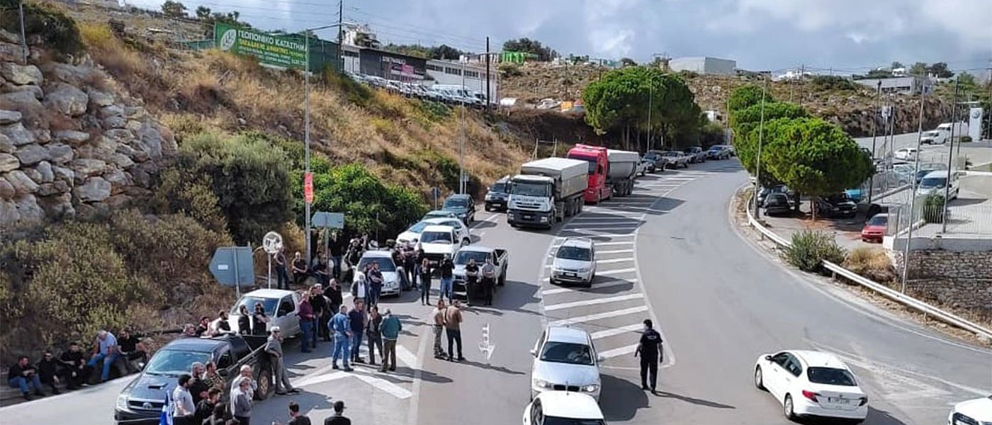 Στους δρόμους οι κτηνοτρόφοι της Κρήτης για ζωοτροφές και δασικούς