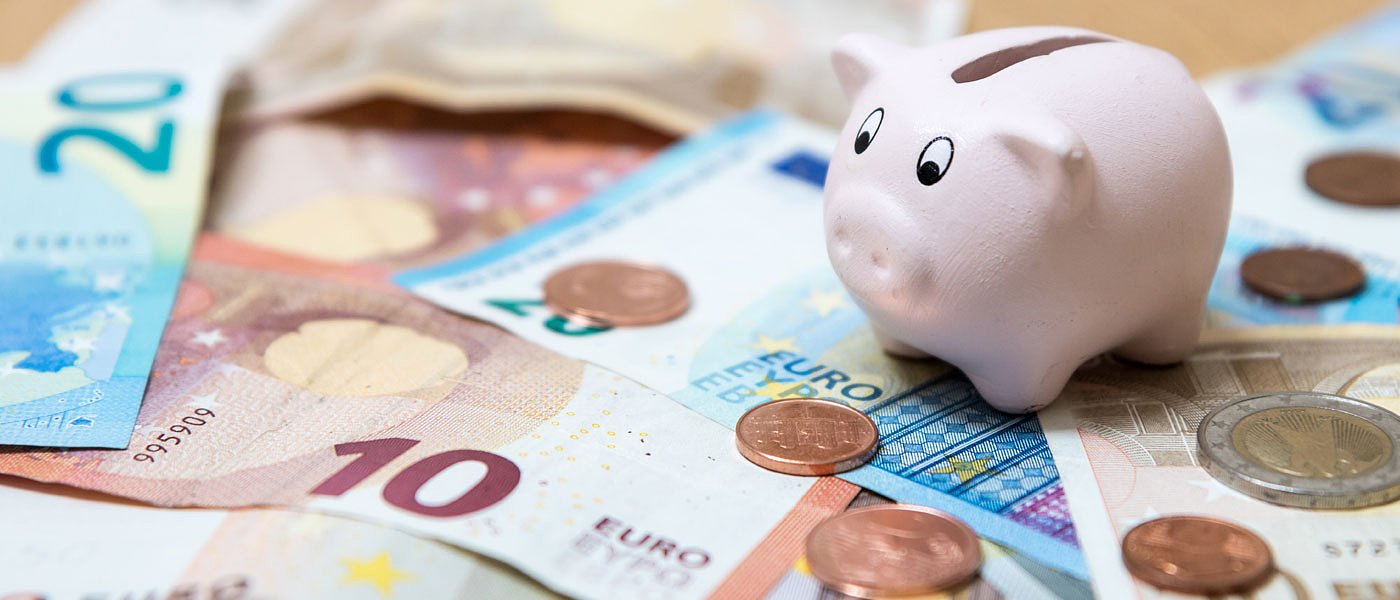 Ρυθμίσεις για χρέη προς εφορία, ταμεία και τράπεζες με πολλές δόσεις, τι θα περιλαμβάνουν