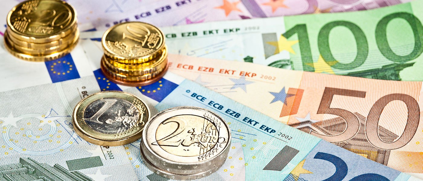 Άρχισε να υπογράφει αποφάσεις για τιμές συνδεδεμένων το ΥπΑΑΤ