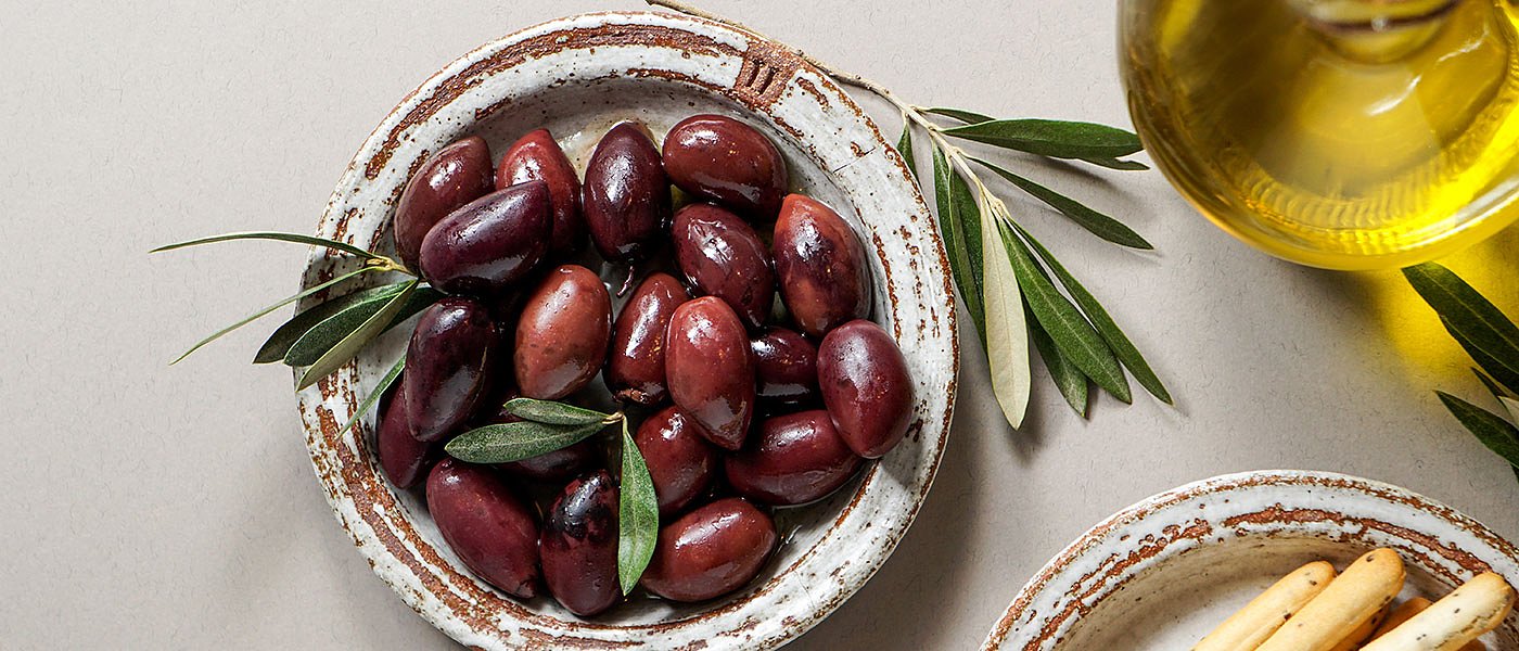 Δεν πουλάνε ελιές Καλαμών λόγω χαμηλών τιμών, ελληνικά αποθέματα μαύρου ελαιοκάρπου