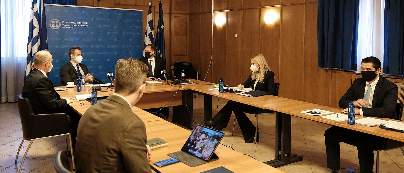 Επίσκεψη Μητσοτάκη στο ΥπΑΑΤ: Οι προτεραιότητες της κυβέρνησης για τον αγροτικό τομέα