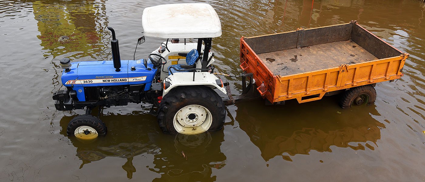 Οδηγίες για την επανεκκίνηση των τρακτέρ μετά τις πλημμύρες