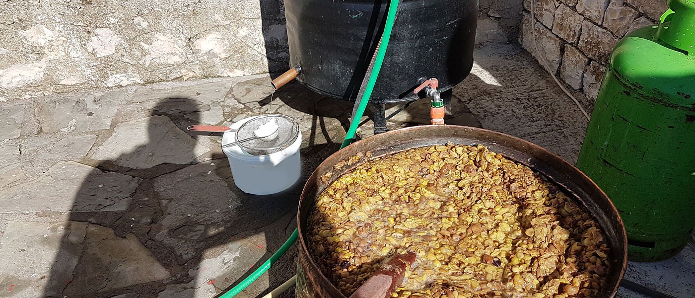 Χαμόγελα για τσίπουρο και τσικουδιά, 1,80 φόρος / λίτρο και παραγωγή νόμιμη 1.380 λίτρα