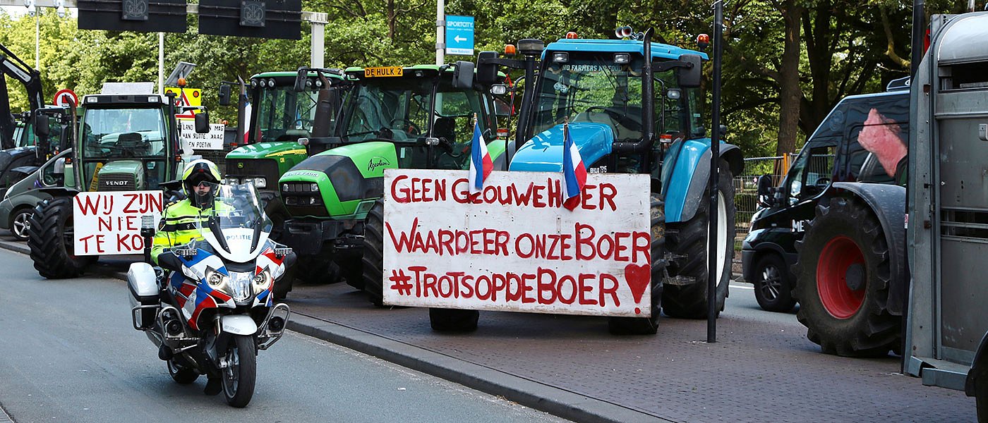 Μείωση κοπαδιών και χρήσης λιπασμάτων έβγαλαν στους δρόμους τα τρακτέρ στην Ολλανδία