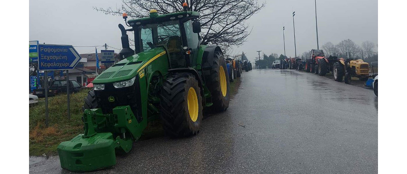 Αγρότες ανοίγουν δρόμους αλλά η αστυνομία τους κλείνει για ... ασφάλεια, οδηγοί πληρώνουν διόδια μην χάσουν εργολάβοι το χρήμα