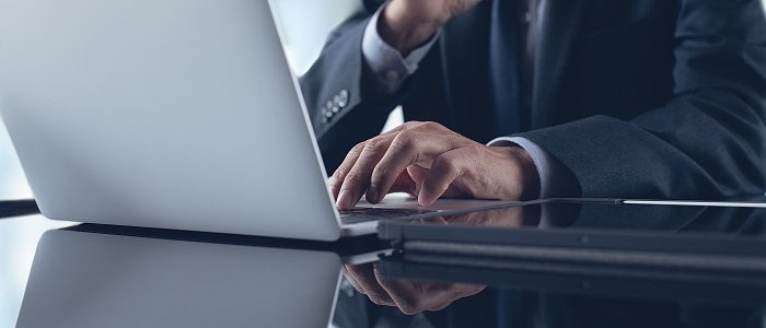 Το κράτος των αρεστών ακυρώνει τους διαγωνισμούς των αρίστων