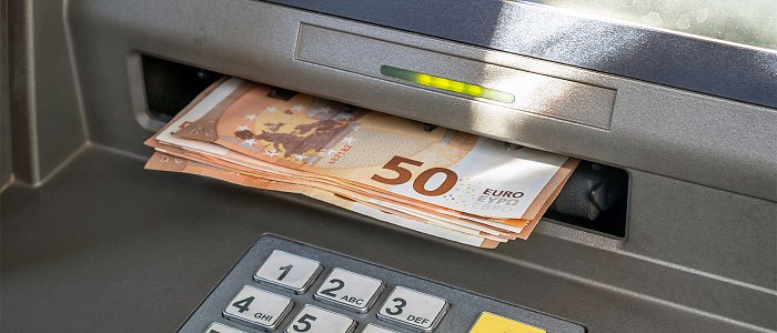Αιτήσεις για το επίδομα του ΟΠΕΚΑ, από 300 έως 600 ευρώ, ποιοι το δικαιούνται