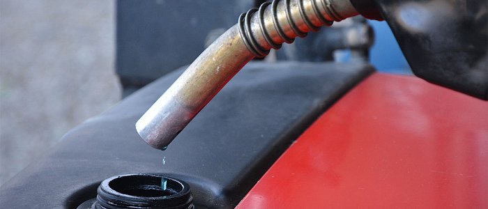 Στο νομοσχέδιο παράνομου στοιχηματισμού περιλαμβάνεται η επιστροφή ΕΦΚ για αγροτικό πετρέλαιο απευθείας στην αντλία