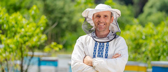 Μελισσοκομία: Από άνοιξη αιτήσεις για προγράμματα 2026, σε αναμονή για νέα βιολογικά, συζήτηση στην ΕΕ για συνδεδεμένη