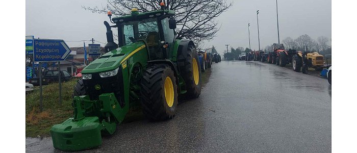 Αγρότες ανοίγουν δρόμους αλλά η αστυνομία τους κλείνει για ... ασφάλεια, οδηγοί πληρώνουν διόδια μην χάσουν εργολάβοι το χρήμα