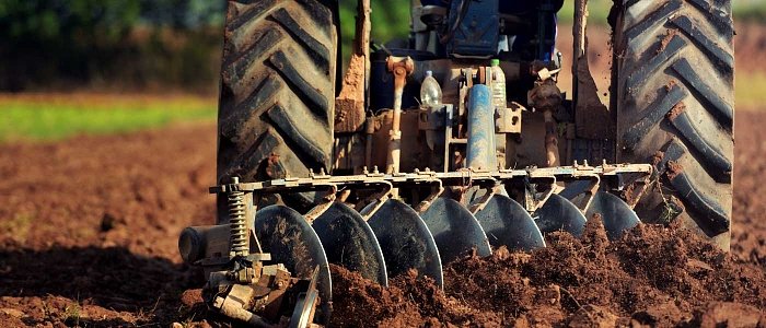 Οι αγρότες περιμένουν την τρίτη δόση επιστροφής ΕΦΚ πετρελαίου, τι μελετάνε στην κυβέρνηση για την αύξηση των τιμών