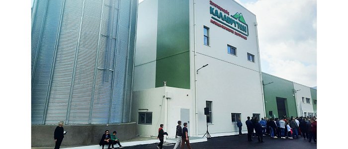 Εγκαινιάστηκε η νέα βιομηχανία ζωοτροφών του Συνεταιρισμού Καλαβρύτων, μπορεί να παράγει 10 τόνους πέλετ την ώρα