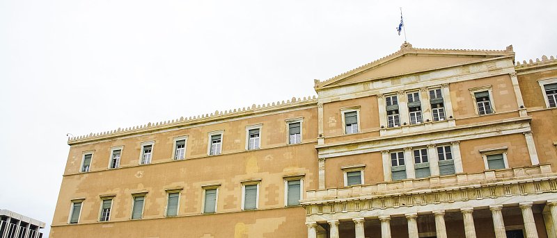 Ο «Φραπές», τα καλτσόν, η τζάγκουαρ και η πόρσε - Πρωτόγνωρες καταστάσεις στη Βουλή με πρωταγωνιστή τον Γιώργο Ξυλούρη