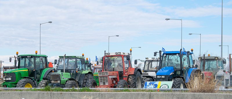 Κυβερνητικές κινήσεις για να σπάσουν τα αγροτικά μέτωπα