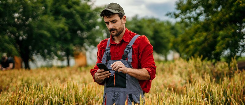 Από 2026 έρχεται έλεγχος της φυσικής παρουσίας του αγρότη στο χωράφι, θα χτυπά καθημερινά Ψηφιακή Κάρτα Εργασίας