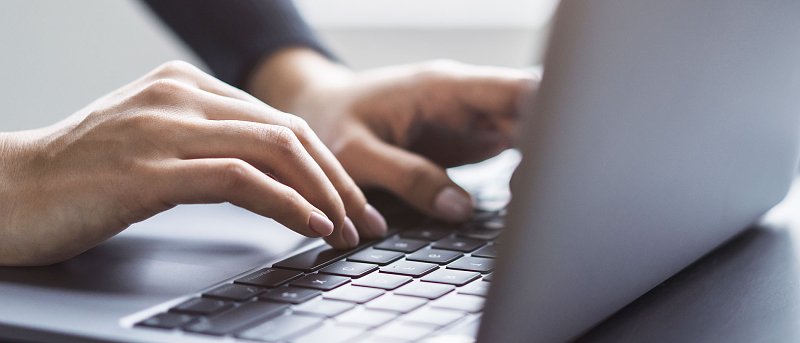 Ποια εταιρεία πήρε με απευθείας ανάθεση την παροχή εφαρμογών για χορήγηση ενισχύσεων ήσσονος σημασίας