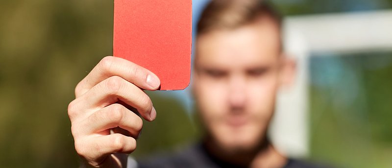 «Κόκκινη κάρτα» στην Ελλάδα από ΕΕ για ΦΠΑ στα τρόφιμα και στις μικρές επιχειρήσεις