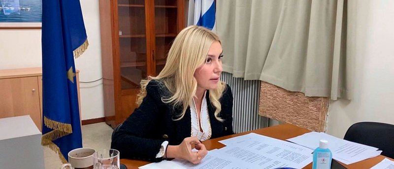 Με απόφαση Αραμπατζή χρηματοδοτούνται 11 ερευνητικά σε μελισσοκομία - σηροτροφία