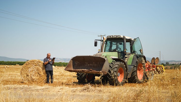 «Έξυπνη Σπορά»: Ξεκίνησε από τη Θεσσαλία η εκπαίδευση των παραγωγών στο νέο εργαλείο ευφυούς γεωργίας της Αθηναϊκής Ζυθοποιίας