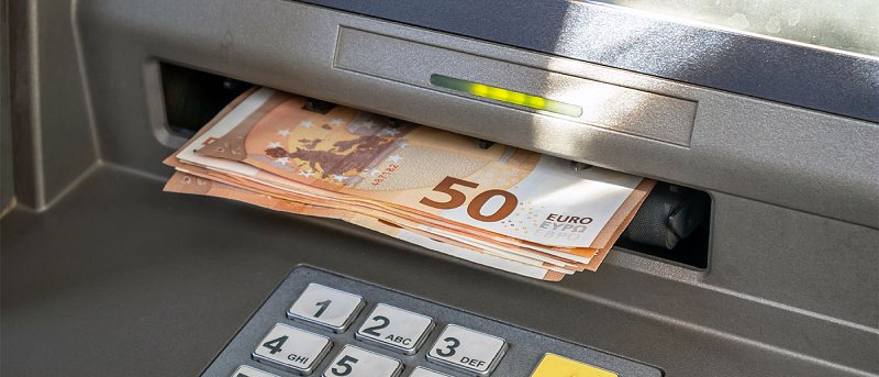 Αιτήσεις για το επίδομα του ΟΠΕΚΑ, από 300 έως 600 ευρώ, ποιοι το δικαιούνται