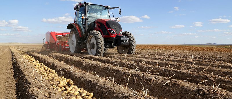 Χωρίς περιορισμούς αγορά τρακτέρ μέσω Αναπτυξιακού ζητάνε βουλευτές της ΝΔ