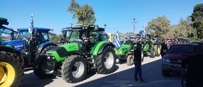 Εν αναμονή του ραντεβού της Δευτέρας με τον Πρωθυπουργό, με ανοιχτούς δρόμους οι αγρότες