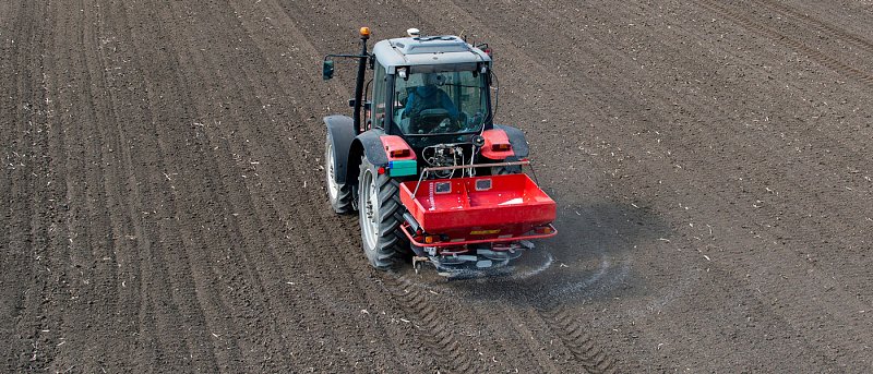 Οργανοχημικά λιπάσματα: Τι πραγματικά είναι και πώς δρουν στο έδαφος